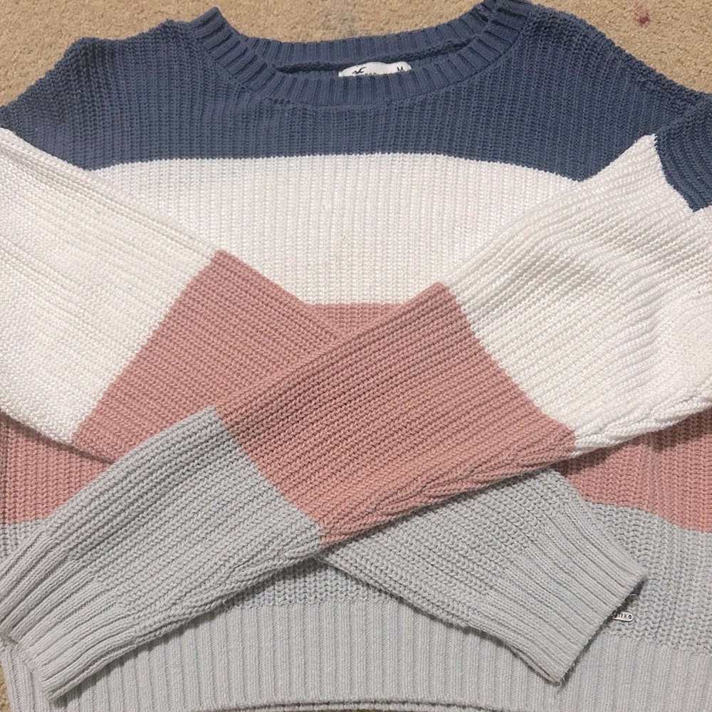 HOLLISTER SWEATER!! super cute for fall or winter